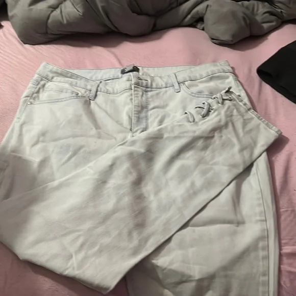 Jeans - Picture 1 of 2